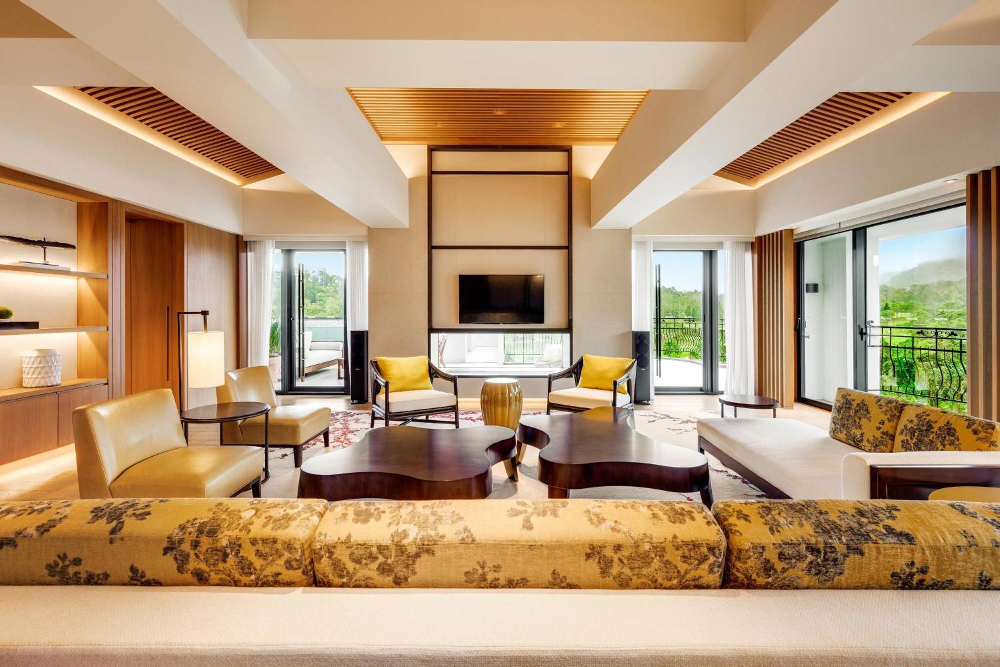 ザ ウェスティン ダーシー リゾート タオユェン 大渓区 エクステリア 写真 The living room of a suite at the hotel